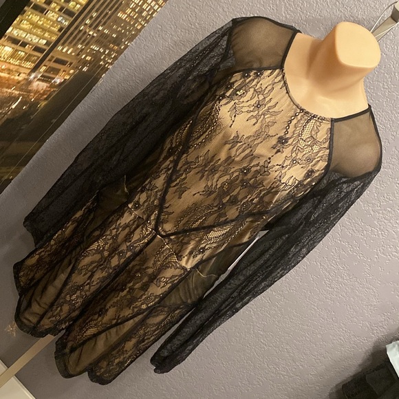 GUESS - NWT - shorts romper: black lace & mesh w sheer l/s & nude lining - XL - Picture 16 of 16